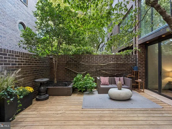 15 Saint James Ct #7, Philadelphia, PA 19106