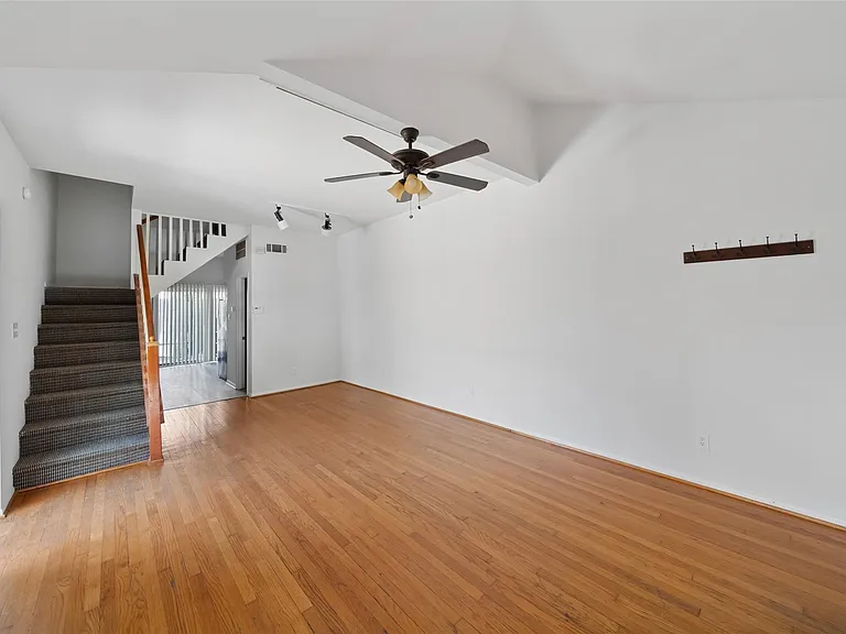 518 Hawthorne St #2 — Photo 10