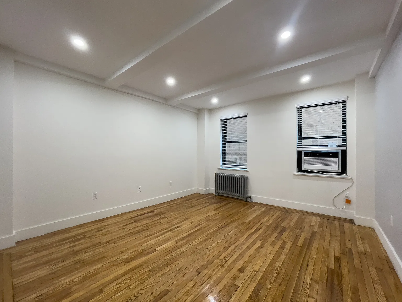 11 Waverly Place — Photo 1