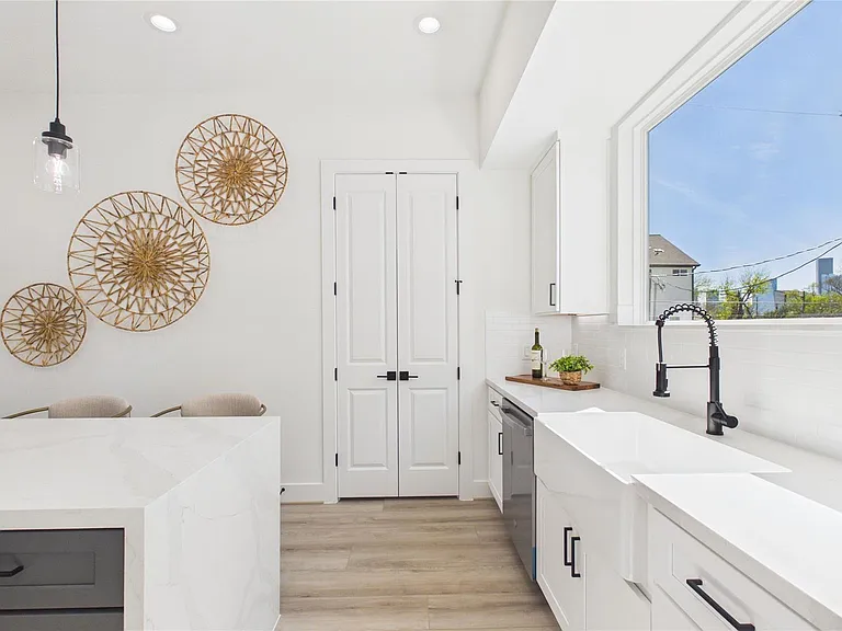 2421 Harrington St — Photo 37
