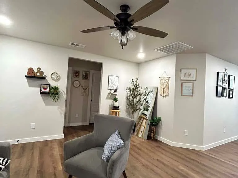 10310 Creek St — Photo 3