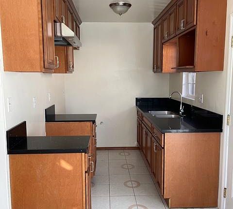 2nd image of 2447 W Lincoln St