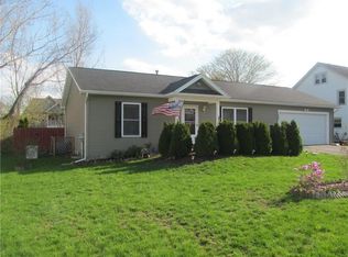 1261 Maiden Ln, Rochester, NY 14626