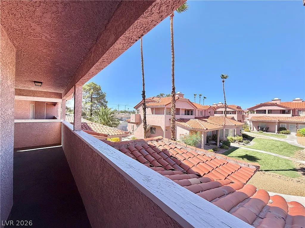 2 bed, 2.0 bath, 1579 sqft, $1,595 — Photo 2