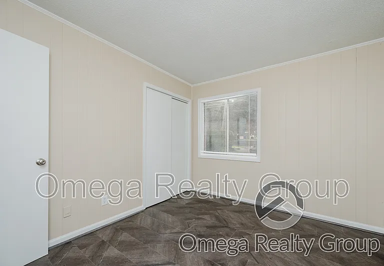 Camelot Apartments — Photo 82