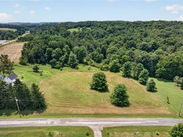 228 Pineview Ln SW, Carrollton, OH 44615
