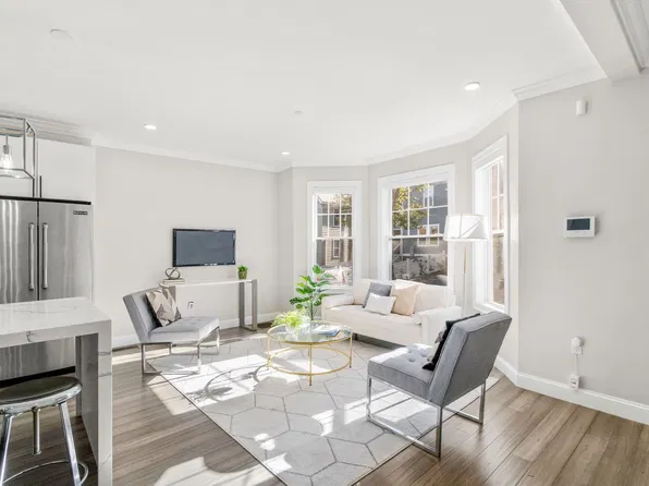51 Saint Rose St #1, Jamaica Plain, MA 02130