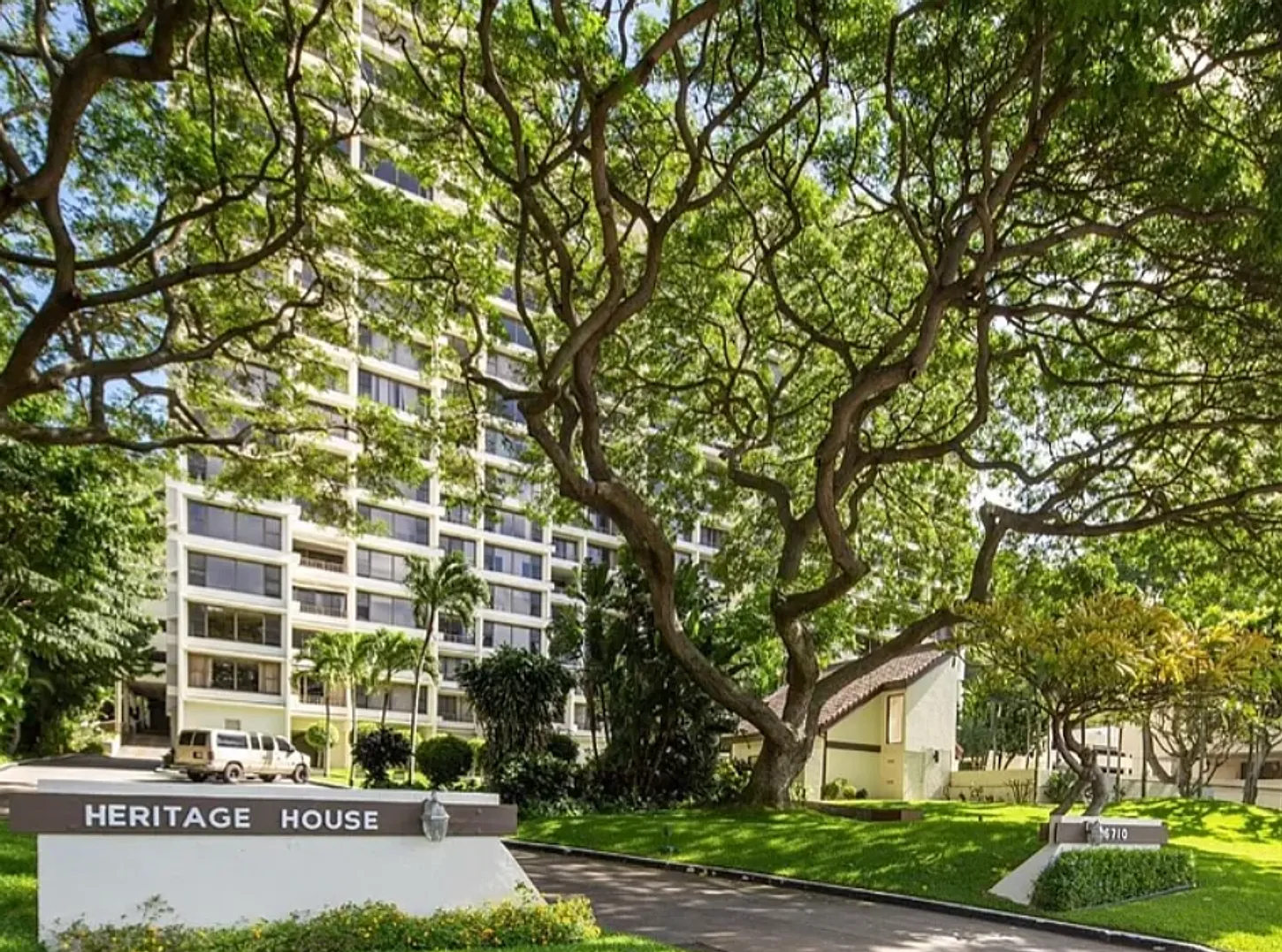 6710 Hawaii Kai Dr — Photo 2