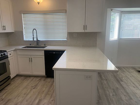 5th image of 2618 Valley Oak Way