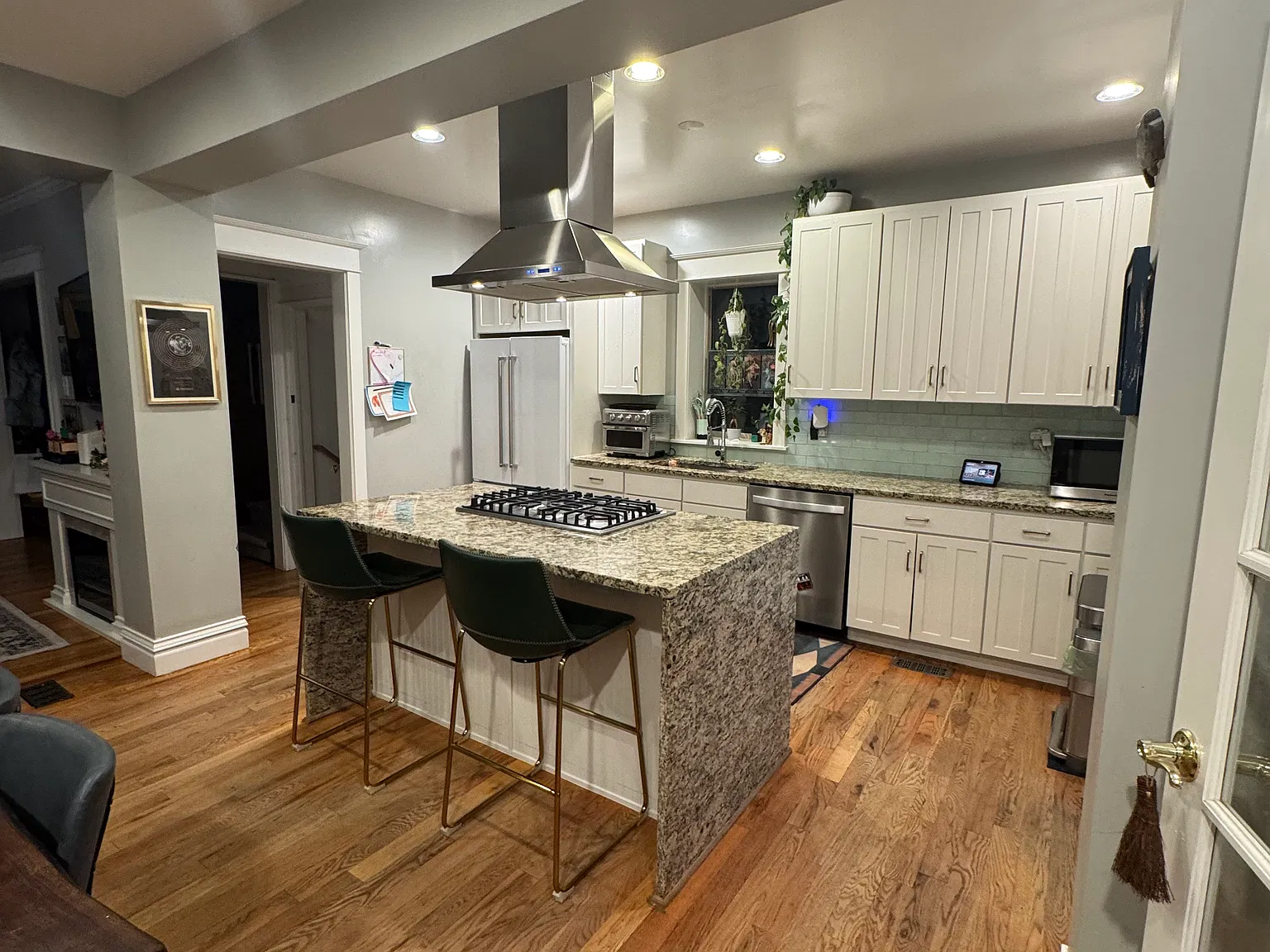 1370 N York St — Photo 2