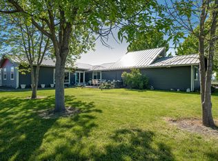 5900 Peace Ln, Central Point, OR 97502