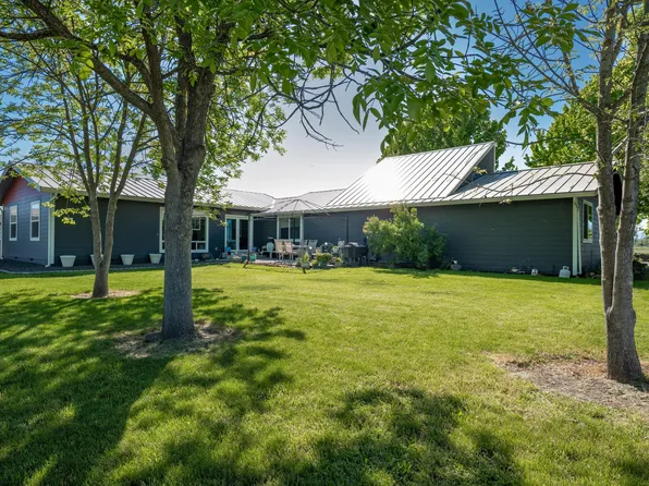 5900 Peace Ln, Central Point, OR 97502