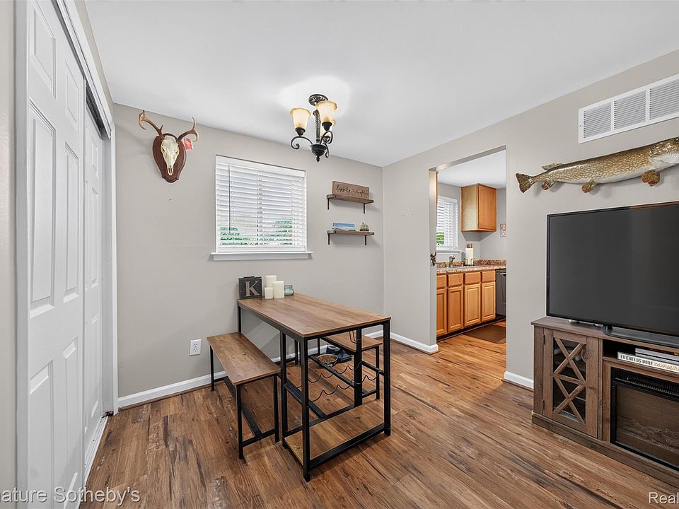 1505 Wilmot St, photo 4