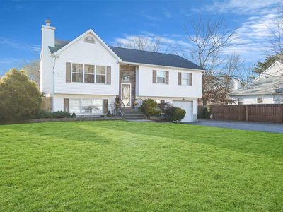 4 Apex Dr, Coram, NY, 11727