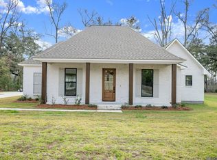 7210 Riverbank Dr, Denham Springs, LA 70706