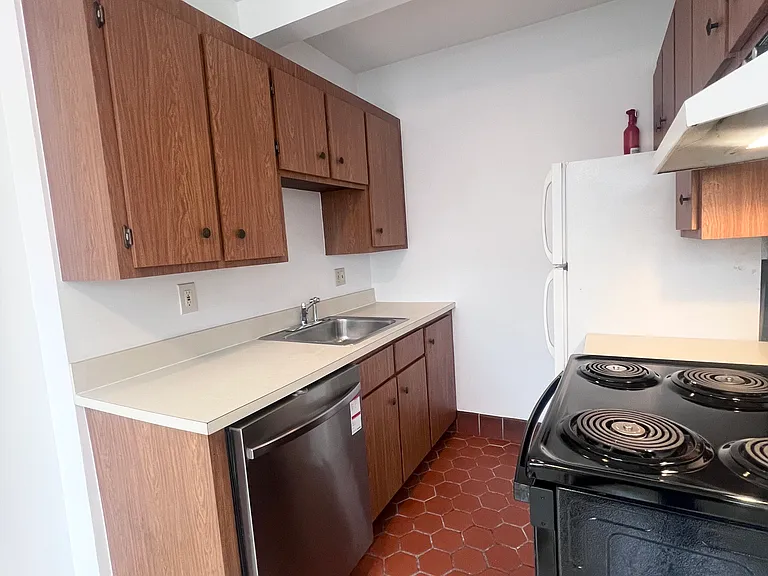 1 Cypress Rd #102 — Photo 2