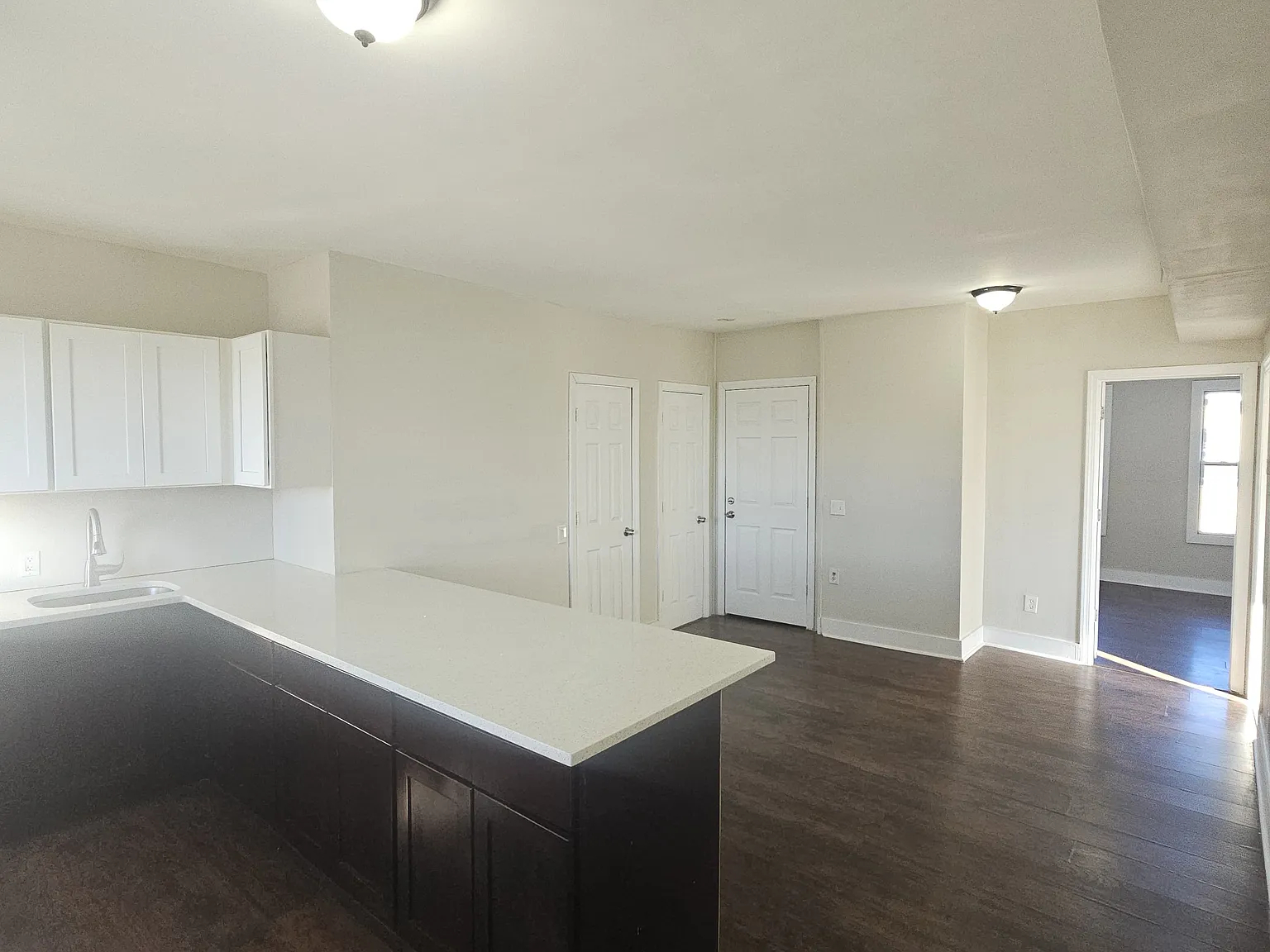 3 bed, $1,900 — Photo 2