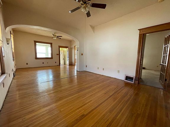 5th image of 915 W 6th St #1/2