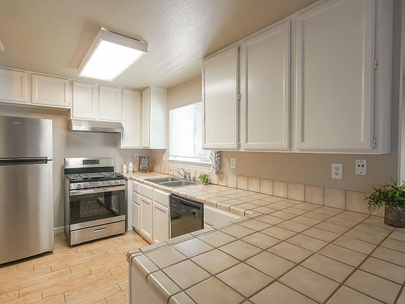 4th image of 415 W J St