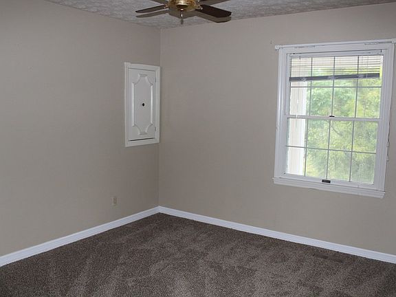 4th image of 3575 Vista Dr