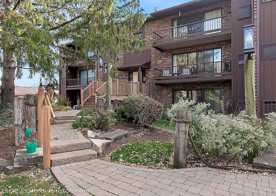 1st image of 61 Pier Dr