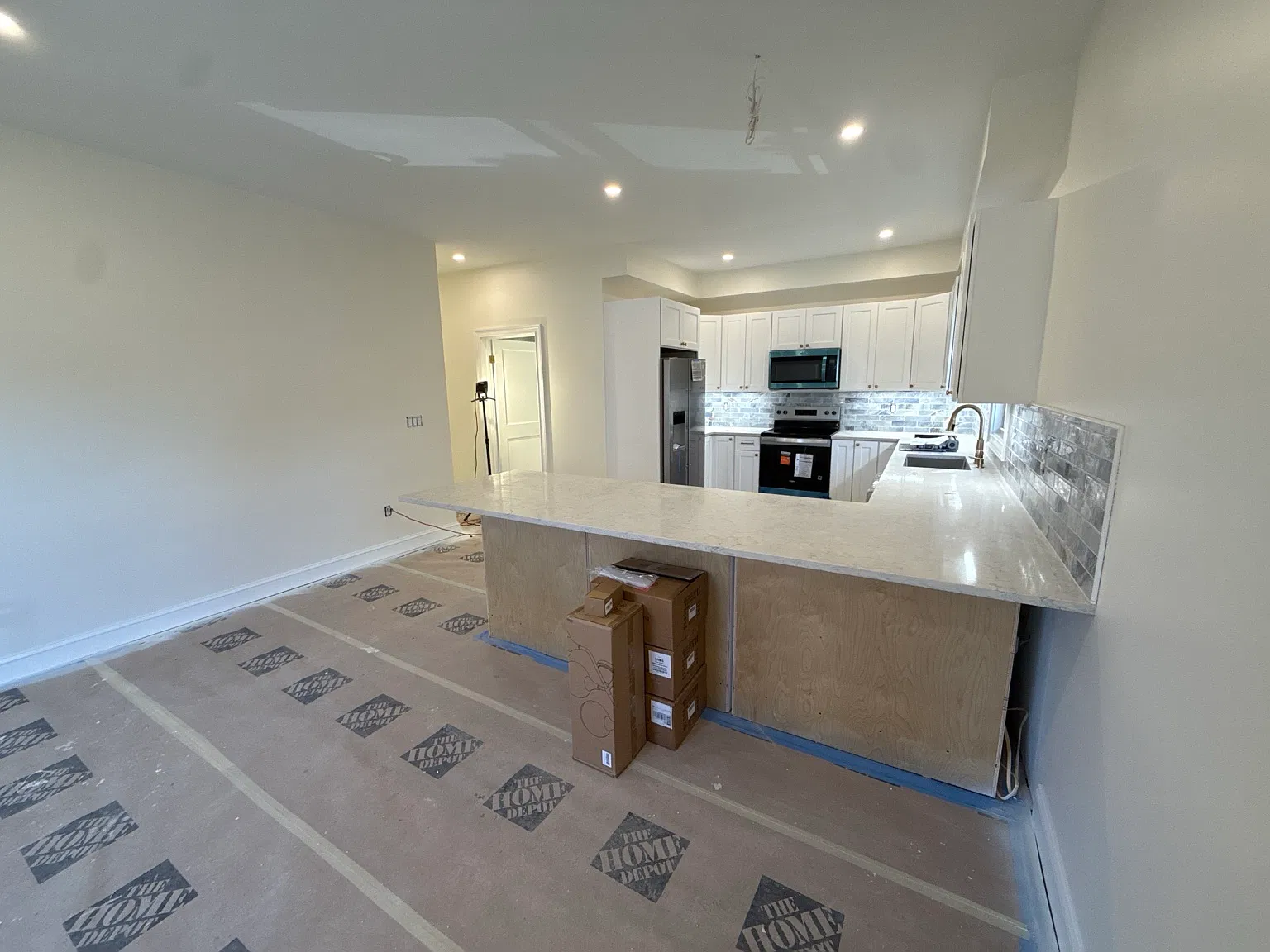 3 bed, 2100 sqft, $3,000 — Photo 3