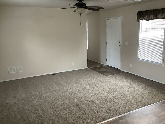 5th image of 900 W Columbia St #106