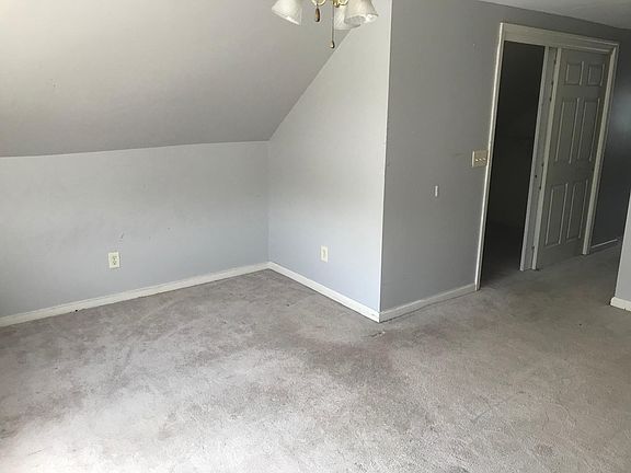 Upstairs Master Suite1