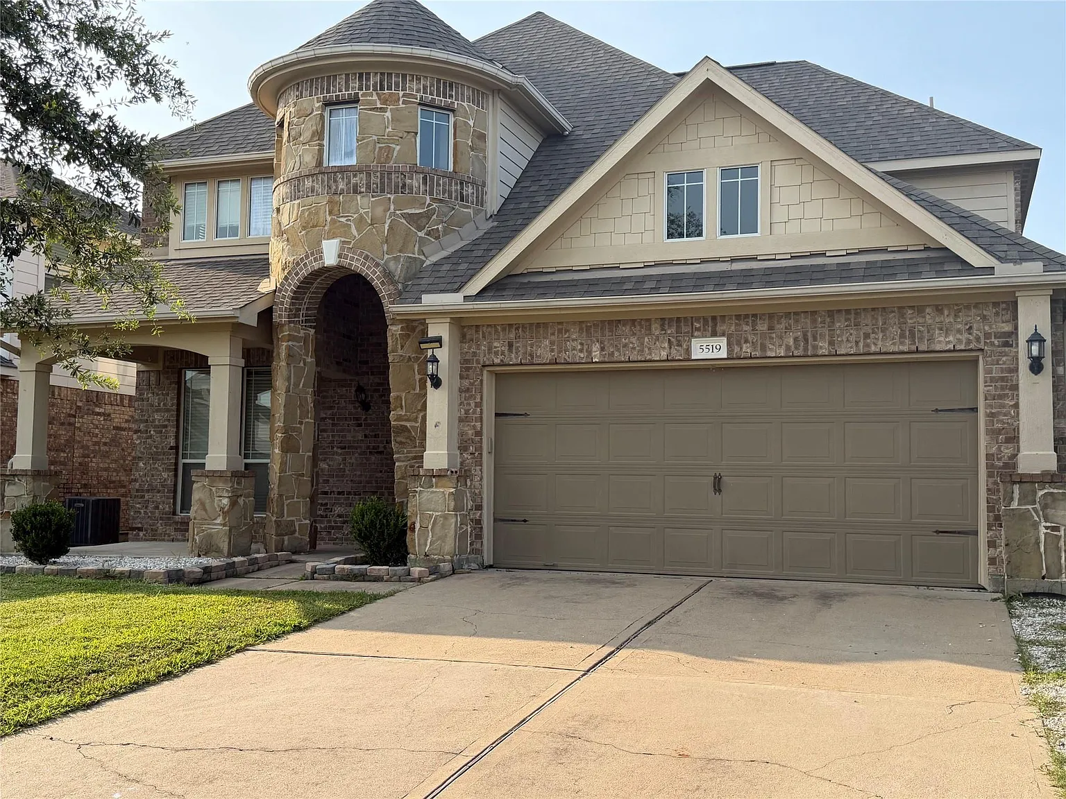 4 bed, 3.5 bath, 3339 sqft, $2,999 — Photo 3