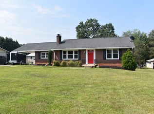 543 Chatmoss Ct, Martinsville, VA 24112