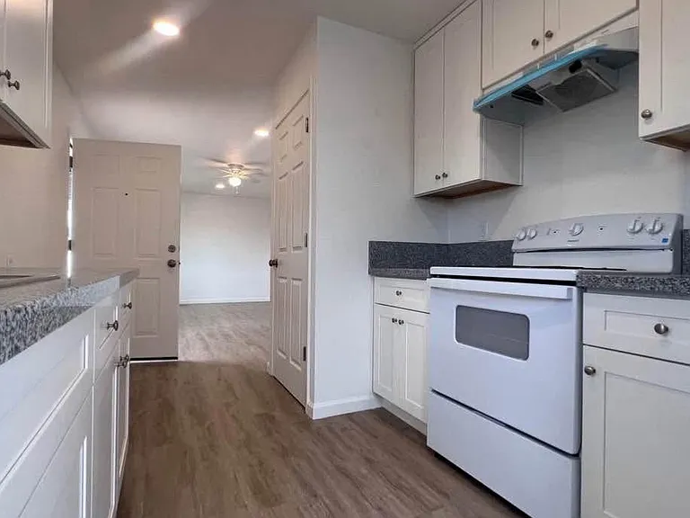 456 B St #13 — Photo 8