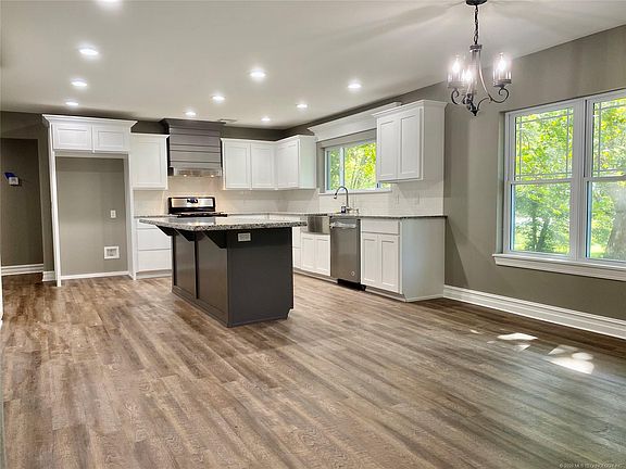 3rd image of 702 Rolling Hills Dr