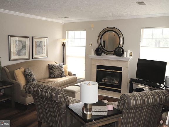 3rd image of 15602 Everglade Ln #2-102