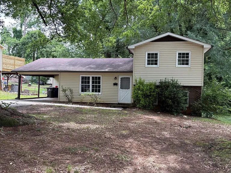 1740 Camden Rd — Photo 1