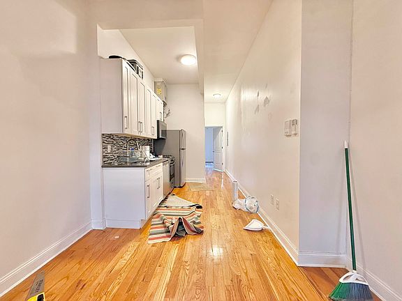 3rd image of 235 Jefferson St APT 3R