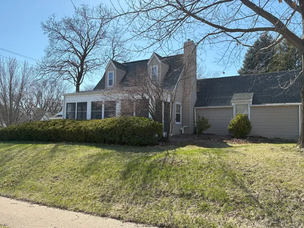 2005 Broadlawn Rd, Dubuque, IA 52001