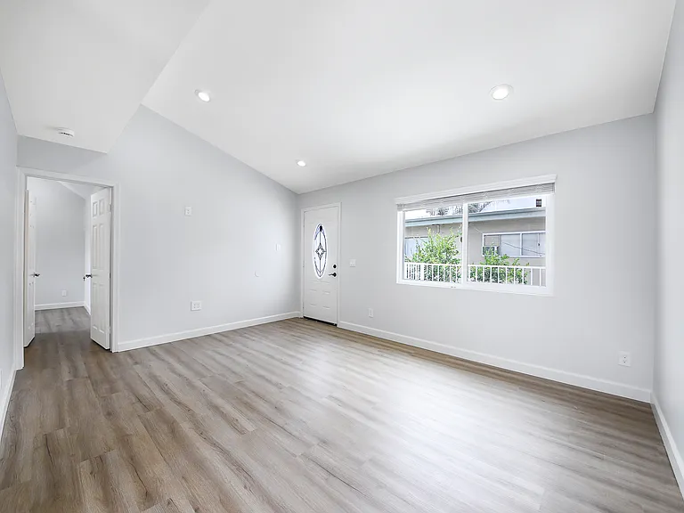 2400 W Commonwealth Ave #C — Photo 8