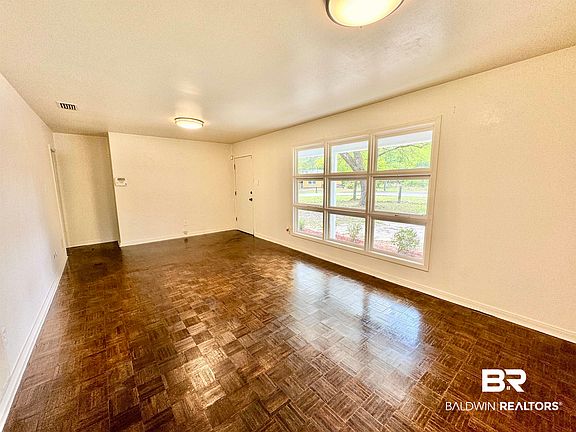 3rd image of 3921 W Charmaine Cir