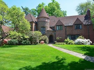 42 Pilgrim Rd, West Hartford, CT 06117