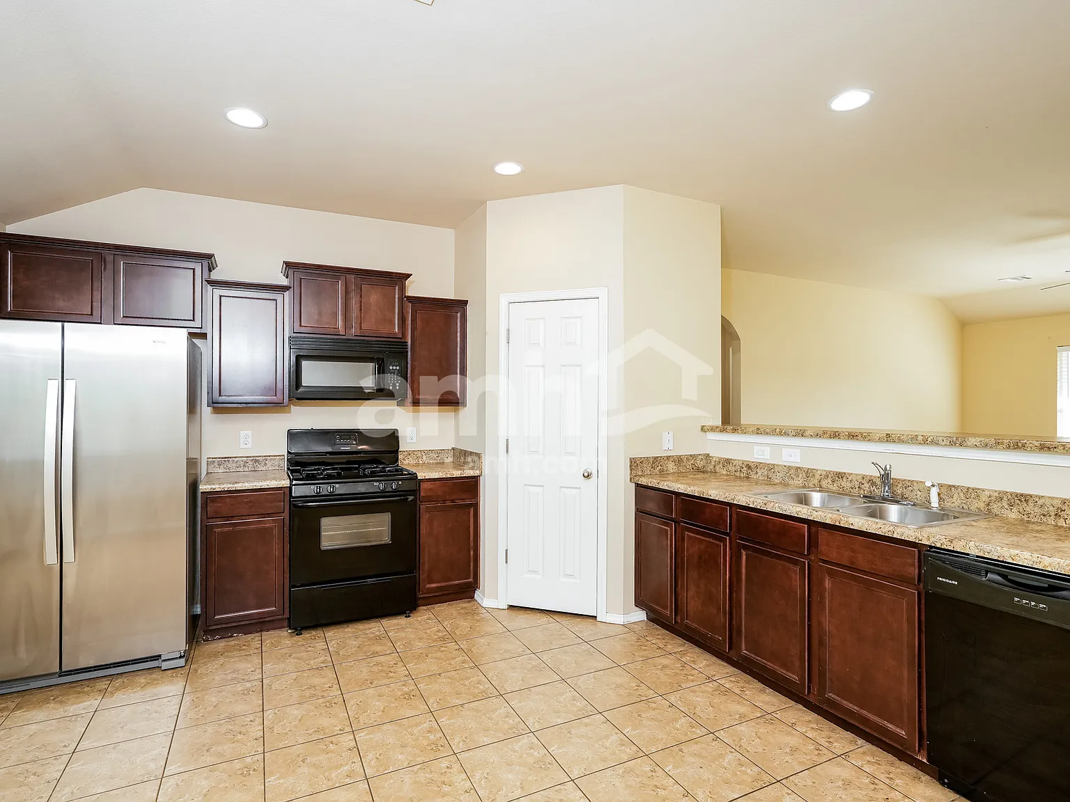4 bed, 2.0 bath, 1614 sqft, $1,925 — Photo 4
