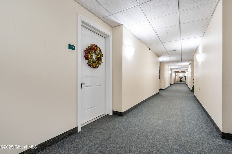 5th image of 8 Wall Street #210