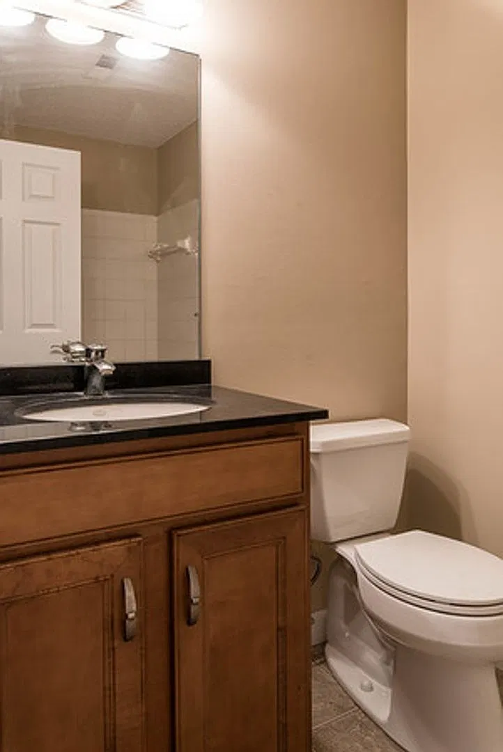 Clean/Beautiful 2 Bed & 2 Bath w/ Attached Garage - Available 10/15/2026 — Photo 4