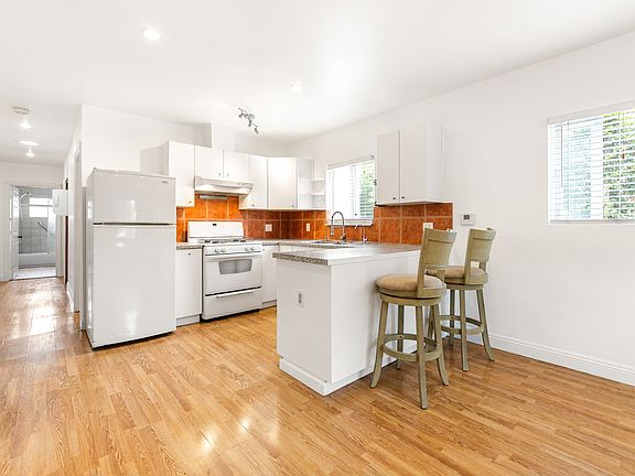 2nd image of 1836 Euclid St APT 1