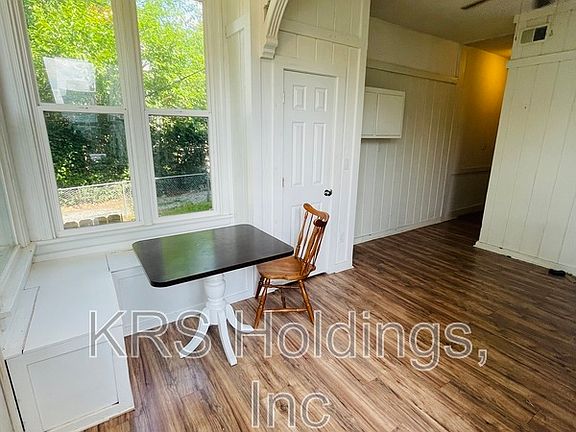 4th image of 3413 E Clay St