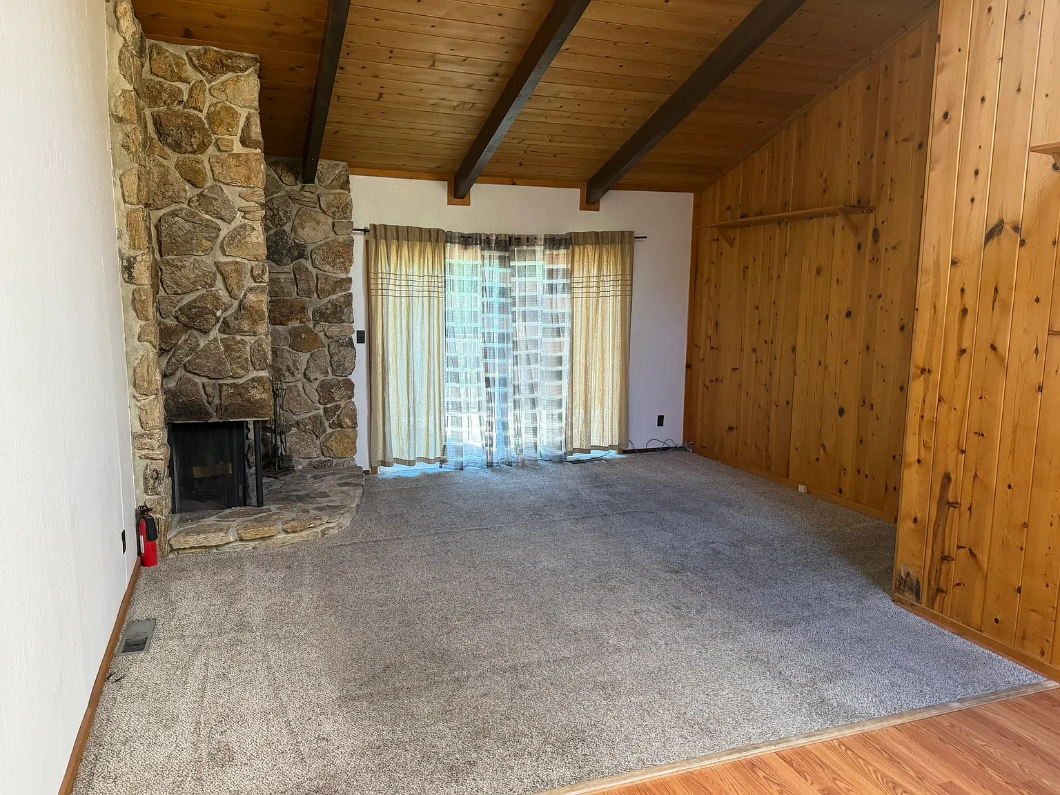 3 bed, 1368 sqft, $3,750 — Photo 2