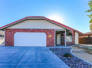 13015 Riverview Dr, Victorville, CA 92395