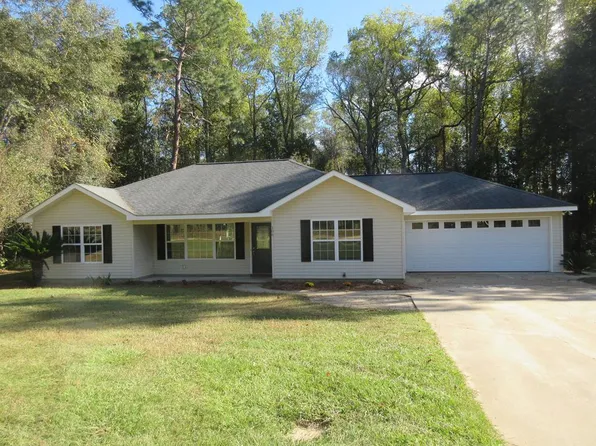 106 Ash Ct, Glennville, GA 30427
