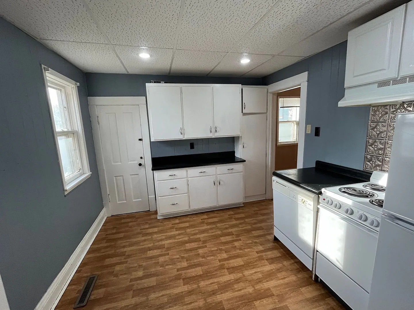2 Bed 1 Bath House — Photo 2