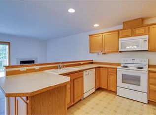 7526 Lower Ridge Rd, Everett, WA 98203