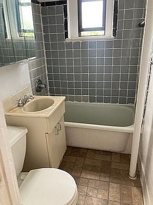 4th image of 21-27 33rd St #4X